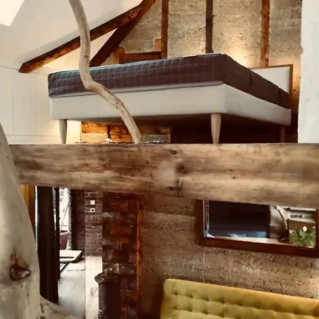Un Curieux Petit Pavillon Hotel